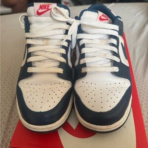 Nike Men's White and Navy Sneakers